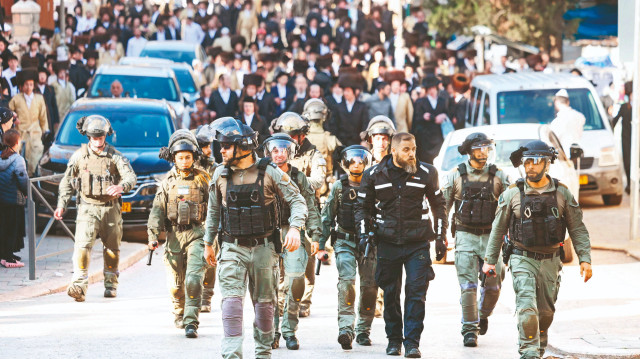 Hamas, İsrail'in aşırı sağcı Ulusal Güvenlik Bakanı Itamar Ben-Gvir'in Harem-i İbrahim Camisi'ne, Filistin topraklarını gasbeden İsraillilerin de Mescid-i Aksa'ya baskın düzenlemesini kınadı.