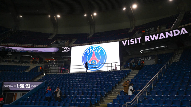 Affichage de l'initiative "Visit Rwanda" au Parc des Princes, en avril 2025.