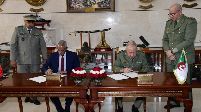 Le Général d’Armée Saïd Chengriha a reçu à Alger le ministre mauritanien de la Défense, Hanena Ould Sidi, accompagné d’une importante délégation militaire.