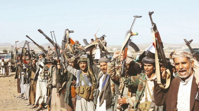 Trump ise konuya dair önceki yaptığı açıklamada, Husi militanların Kızıldeniz'deki ticari harekete yönelttiği tehditler sona erene kadar Yemen'deki operasyonların devam edeceğini söylemişti.
