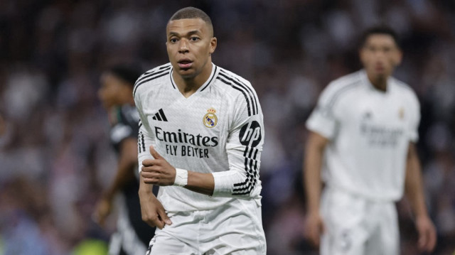 L'attaquant français du Real Madrid, le numéro 9 Kylian Mbappé, est photographié lors du match retour des quarts de finale de la Ligue des champions entre le Real Madrid CF et Arsenal, au stade Santiago Bernabéu de Madrid, le 16 avril 2025.
