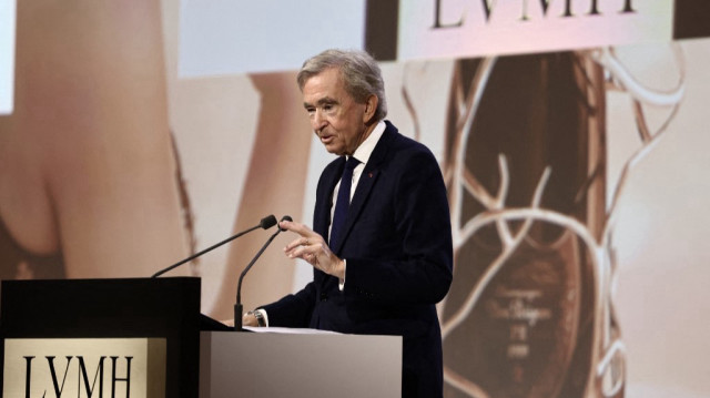 Le dirigeant du conglomérat de luxe LVMH Bernard Arnault prononce un discours lors de la présentation des résultats financiers 2024 du conglomérat de luxe français LVMH dans le cadre d'une assemblée générale des actionnaires à Paris le 17 avril 2025.