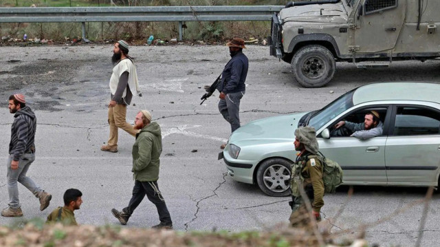 إصابة مسن فلسطيني برصاص مستوطنين جنوبي الضفة