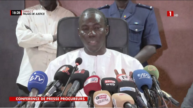 Le Procureur financier de la République, le Procureur général près de la Cour d'appel de Dakar, et le Procureur de la République près le Tribunal de Grande Instance hors classe de Dakar ont fait face à la presse au Sénégal, le 17 avril 2025.