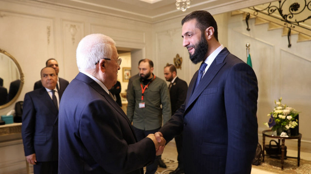 الرئيس الفلسطيني يصل دمشق للقاء نظيره السوري