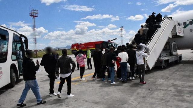 142 migrants guinéens qui sont entrés illégalement en Tunisie ont décidé de rentrer volontairement dans leur pays d'origine via l'OIM, le 17 avril 2025.