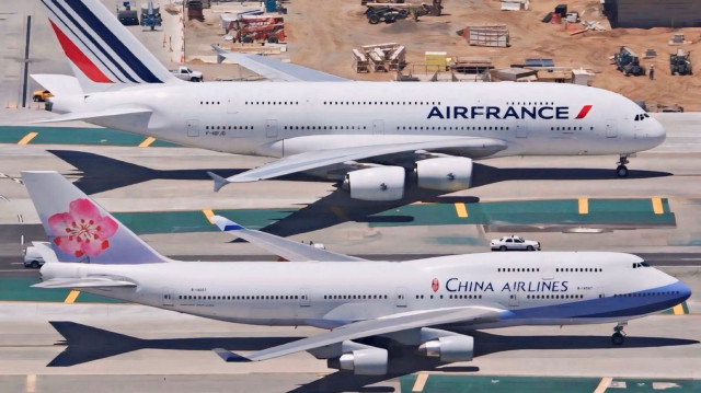 Les surtaxes douanières américaines bouleversent l’industrie aéronautique mondiale, mettant en péril l’équilibre historique entre Airbus et Boeing.