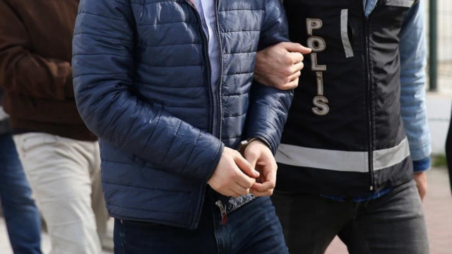 İzmir'de yaşlı kadının dolandırılmasına ilişkin 3 şüpheli tutuklandı