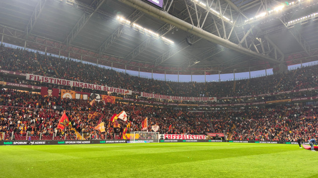 Rams Park'ta açılan pankartlar