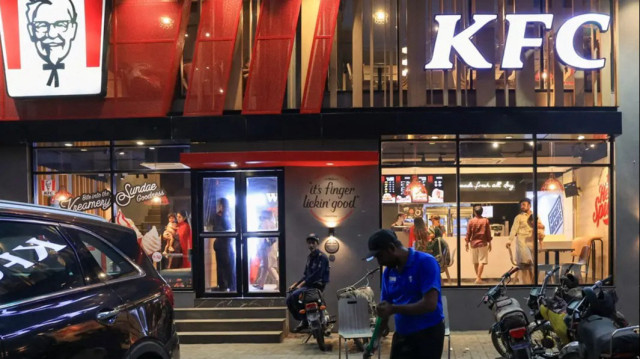 Более 170 человек арестованы в Пакистане за нападение на KFC в знак протеста.