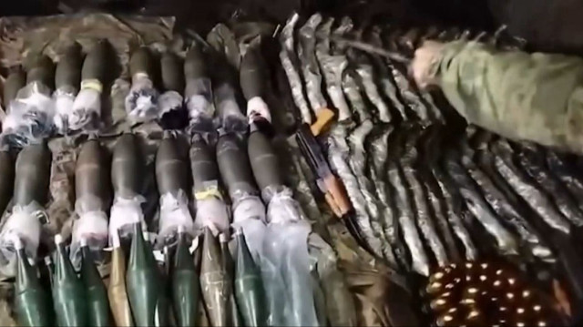 Pençe-Kilit Operasyonu bölgesinde teröristlere ait olduğu tespit edilen mağarada çok sayıda silah ve malzeme ele geçirildi