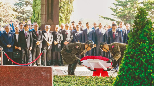 Cumhurbaşkanı Yardımcısı Cevdet Yılmaz ve beraberindekiler ardından merhum Başbakan Adnan Menderes’in mezarını ziyaret ederek dua etti.