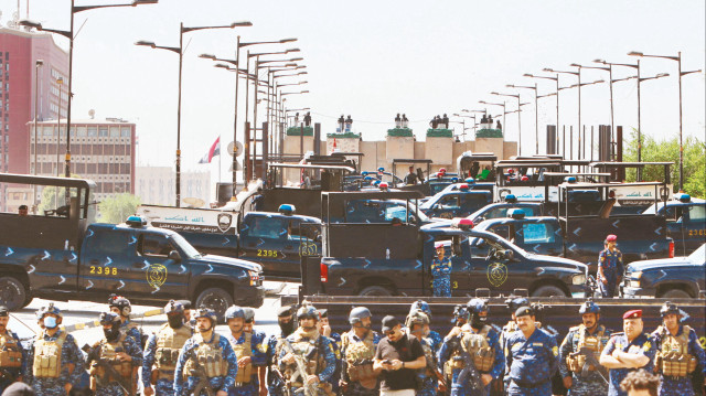 Irak güvenlik güçleri hem kontrol noktaları oluşturuyor hem de sınır boyunca duvar inşa etmeye devam ediyor.
