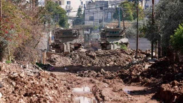 قوات الاحتلال تدمر طرقا بجنين ومستوطنون يعتدون على فلسطينيين 
