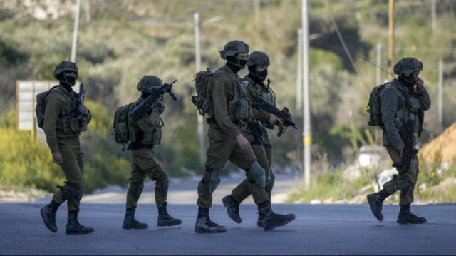 جيش الاحتلال يعتقل 3 فلسطينيين ويفض وقفة منددة بالاستيطان جنوب الضفة