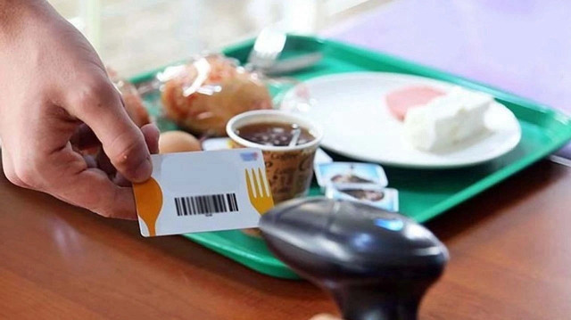 'Yemek kartlarına market alışverişlerinde limit mi geldi?' sorusuna Yemek Kartı Hizmetleri Derneği Başkanı Öner Piyade cevap verdi.