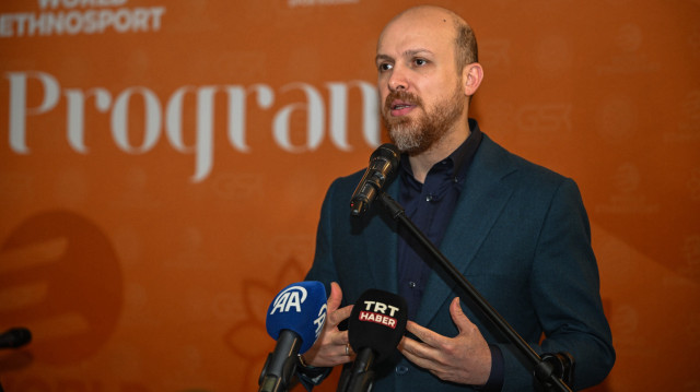 La Fédération des branches de sports traditionnels a organisé un programme d'iftar à Ankara. Necmeddin Bilal Erdoğan, président de la Confédération mondiale d'Etnospor, a prononcé un discours lors du programme qui s'est déroulé dans les installations du Club de la jeunesse sportive traditionnelle, le 26 mars 2025.