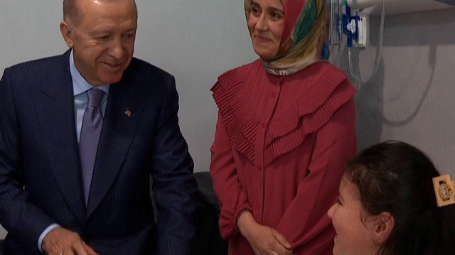 Cumhurbaşkanı Erdoğan Bağcılar Kadın Doğum ve Çocuk Hastalıkları Hastanesi'ndeki hastaları ziyaret etti