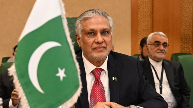 Le ministre pakistanais des affaires étrangères, Ishaq Dar, assiste à la session extraordinaire du Conseil des ministres des affaires étrangères des États membres de l'Organisation de la coopération islamique (OCI) à Djeddah, le 7 mars 2025. Les ministres des affaires étrangères des 57 membres de l'OCI se sont réunis après que la Ligue arabe a approuvé la proposition de l'Égypte de reconstruire la bande de Gaza sous la future administration de l'Autorité palestinienne.