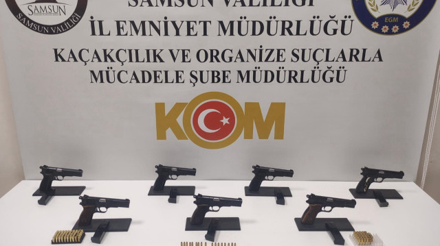 Samsun'da kaçak silah ticareti operasyonunda 3 zanlı yakalandı.