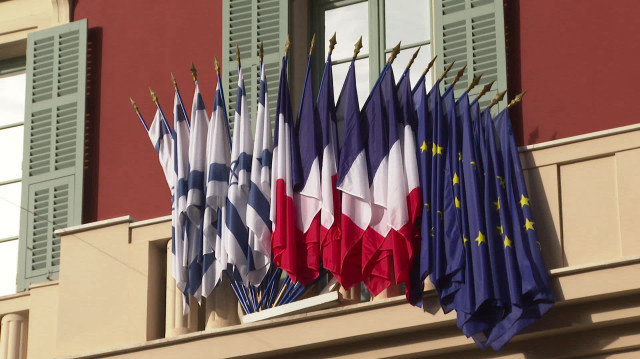 Drapeaus israéliens sur le fronton de la mairie de Nice.