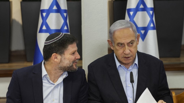 Premier ministre israélien Benjamin Netanyahu (G) et l'ex ministre des Finances Bezalel Smotrich