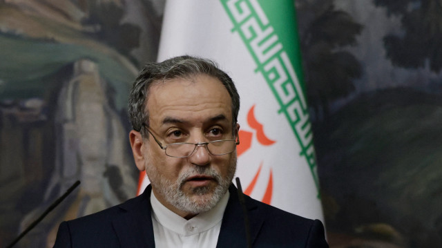 Le ministre iranien des affaires étrangères, Abbas Araghchi, participe à une conférence de presse conjointe avec le ministre russe des affaires étrangères à la suite de leurs entretiens à Moscou, le 18 avril 2025.