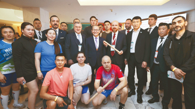 Etnospor Konfederasyonu (DEK) Başkanı Bilal Erdoğan moderatörlüğünde yapılan Bakanlar Paneli'ne Gençlik ve Spor Bakanı Osman Aşkın Bak, Rusya Spor Bakanı Mikhail Degtyarev, Kazakistan Spor ve Turizm Bakanı Yerbol Myrzabosynov ile Belarus Spor ve Turizm Bakanı Sergey Kovalchuk katıldı.