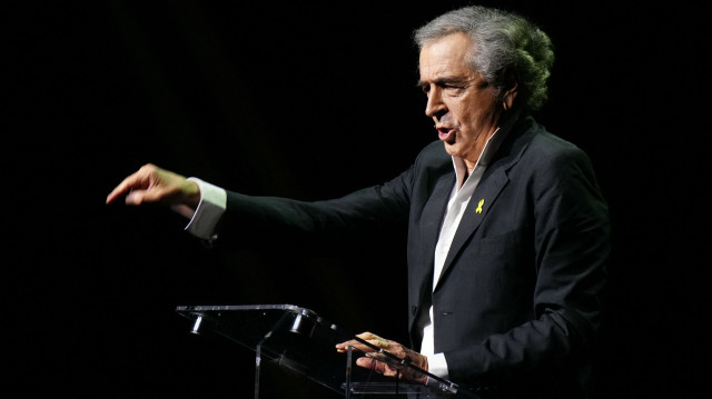 Le philosophe et écrivain français Bernard-Henri Levy prononce un discours lors d'une cérémonie organisée par le Conseil des institutions juives de France (CRIF) à Paris, le 7 octobre 2024.