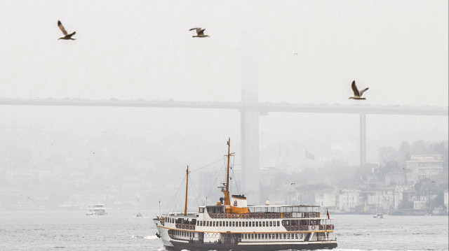 Yüksek katlı binaların üst kısımları görünmez hale geldi.