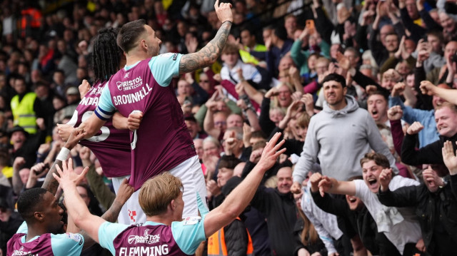 Burnley ile Leeds United Premier Lig'de.