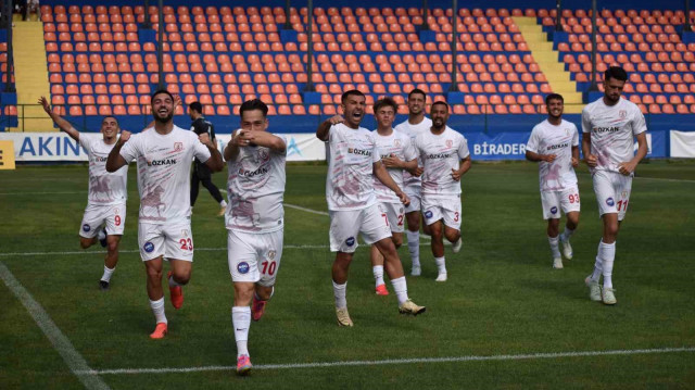 Altınordulu futbolcular maç sonu büyük sevinç yaşadı.