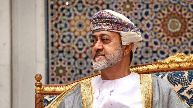 سلطان عمان يبدأ أول زيارة إلى روسيا