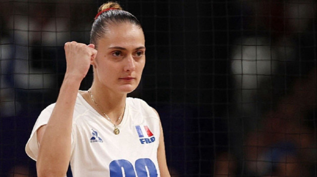 Fransız milli voleybolcu Amelie Rotar.