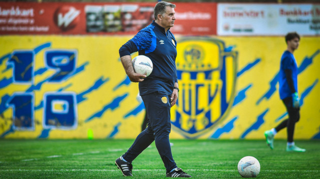 MKE Ankaragücü Teknik Direktörü Mustafa Kaplan