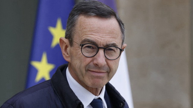 Le ministre français de l'Intérieur, Bruno Retailleau, quitte le Palais présidentiel de l'Élysée après la réunion hebdomadaire du cabinet, le 16 avril 2025.