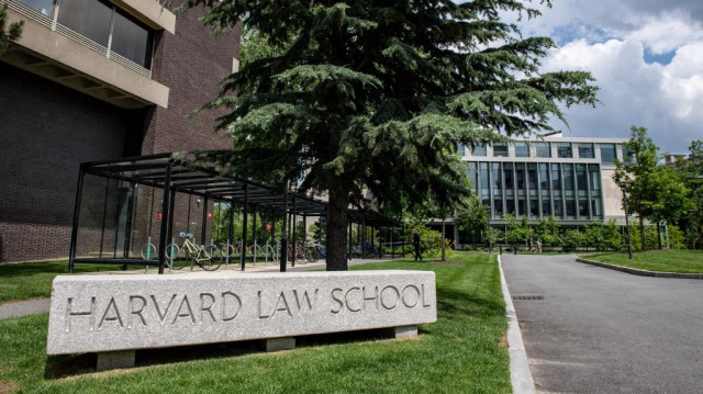 L'entrée de la Harvard Law School à Cambridge, Massachusetts.