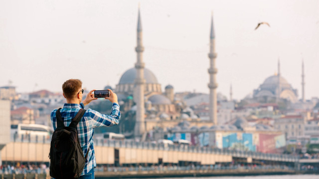 يتصدرهم الإيرانيون والروس .. تركيا تستقبل 4 ملايين سائح في شهرين