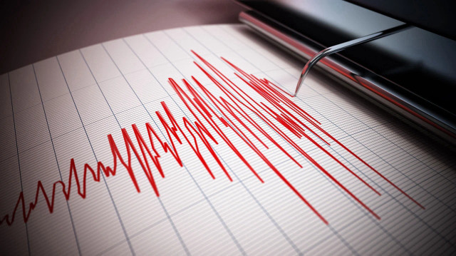 İstanbul'da en büyüğü 6,2 olan art arda 6 deprem meydana geldi.