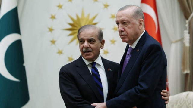 أردوغان يلتقي رئيس الوزراء الباكستاني في أنقرة