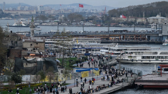 Une vue générale du pont de Galata sur le Bosphore, à Istanbul, le 31 mars 2025.