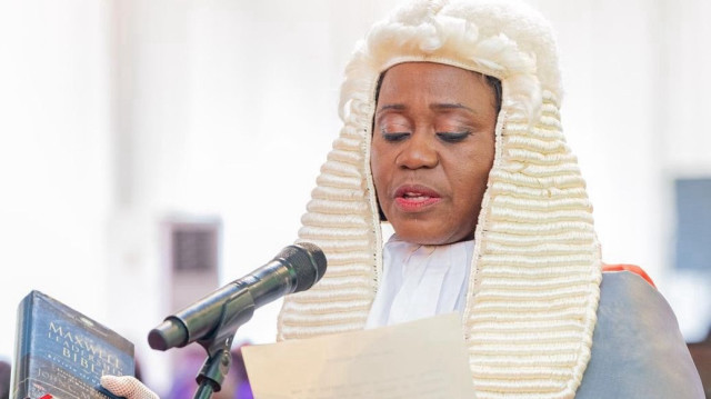 La juge en chef, la présidente de la Cour suprème du Ghana, Gertrude Araba Esaaba Sackey Torkornoo a été suspendue.