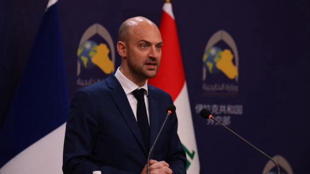Le ministre français des Affaires étrangères, Jean-Noël Barrot, participe à une conférence de presse avec son homologue irakien après leur rencontre à Bagdad, le 23 avril 2025.