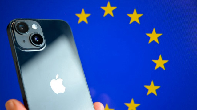 L'UE a infligé à Apple et Meta des amendes de 700 millions d'euros pour avoir enfreint les règles de concurrence numérique de l'Union, au risque de provoquer la colère du président américain Donald Trump.