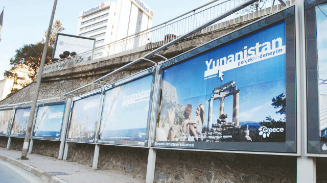 Raporda, reklam panolarının kullanıldığı, yapılan sözleşmelerle de rüşvet yolsuzluk yapıldığı vurgulandı.