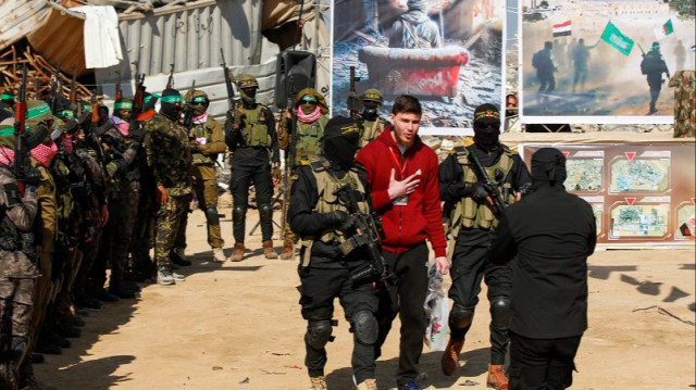 بينهم سيدتان.. قوات الاحتلال تفرج عن 12 أسيرا فلسطينيا من غزة