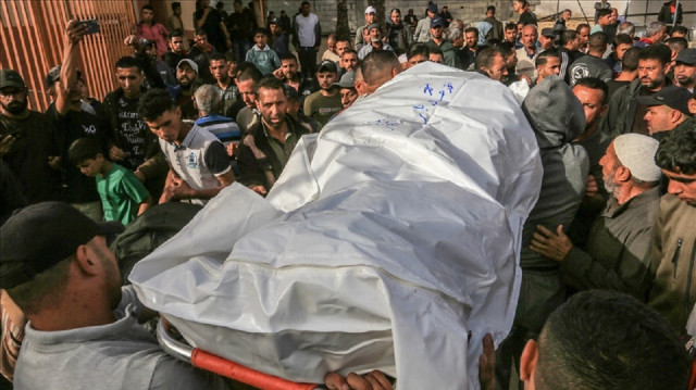 الاحتلال يقتل 10 فلسطينيين بقصف نقطة شرطة في سوق جباليا الشعبي