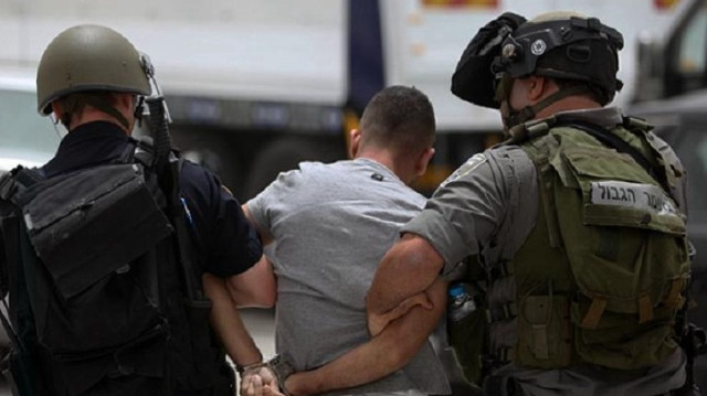 بينهم 4 أشقاء.. الاحتلال الإسرائيلي يعتقل 14 فلسطينيا بالضفة الغربية