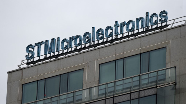 L'affichage sur le siège de STMicroelectronics à Paris.