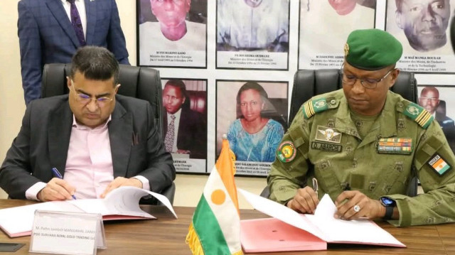 Le Niger et la société Suvarna Royal Gold Trading LLC ont signé ce 23 avril 2025 à Niamey un accord de joint-venture. Il prévoit la création de Royal Gold Niger SA, destinée à installer une raffinerie d’or, une unité de bijoux & de taille de pierres précieuses.